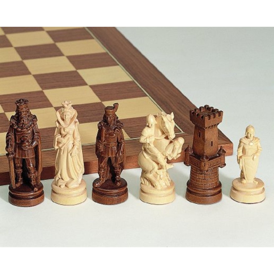 Schachfiguren schön geschnitzt
